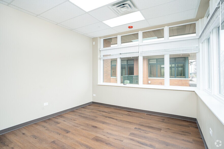 More Photos Of 3420 Lacrosse Ln, Naperville Coworking Space