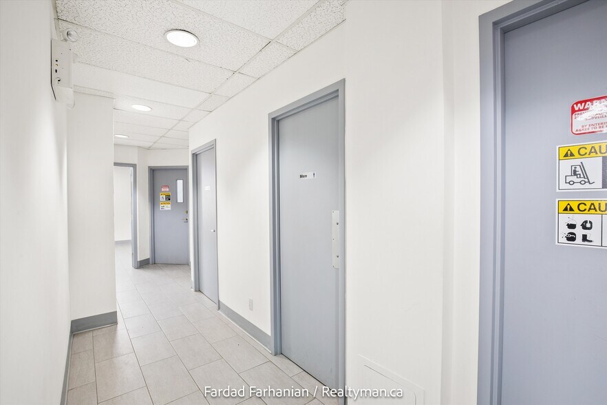 More Photos Of 42 Cardico Dr, Whitchurch-Stouffville Warehouse For Lease