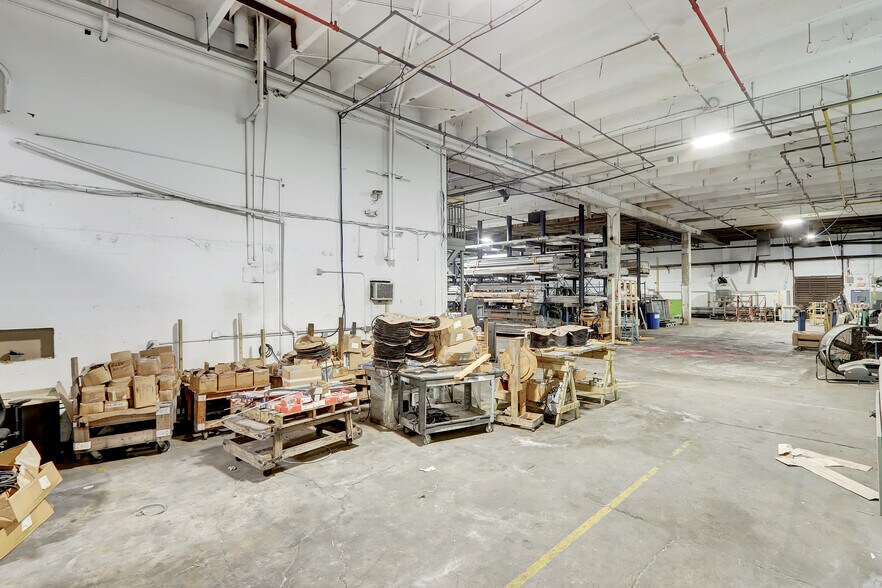More Photos Of 12900 NW 38th Ave, Opa Locka Warehouse For Lease