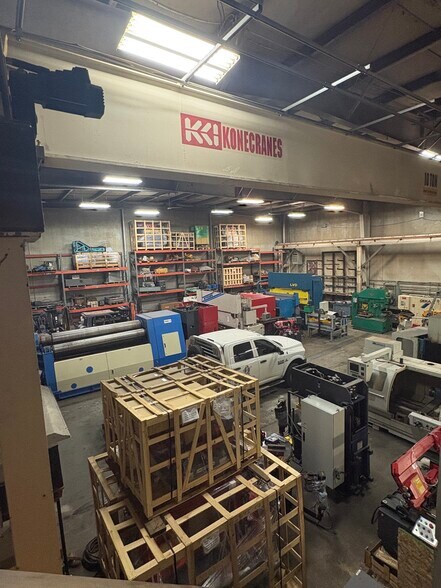 More Photos Of 4106-4112 S Commerce Dr, Murray Manufacturing For Lease