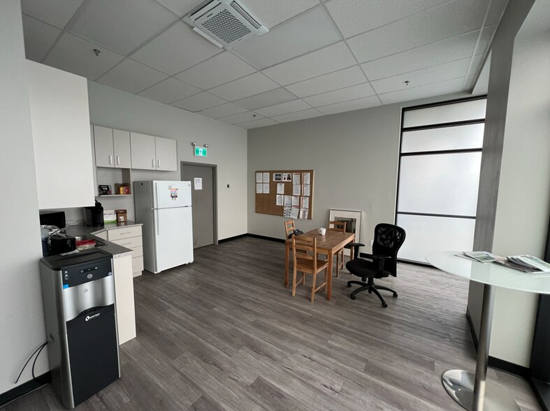 More Photos Of 2195 Queen St, Abbotsford Warehouse For Lease