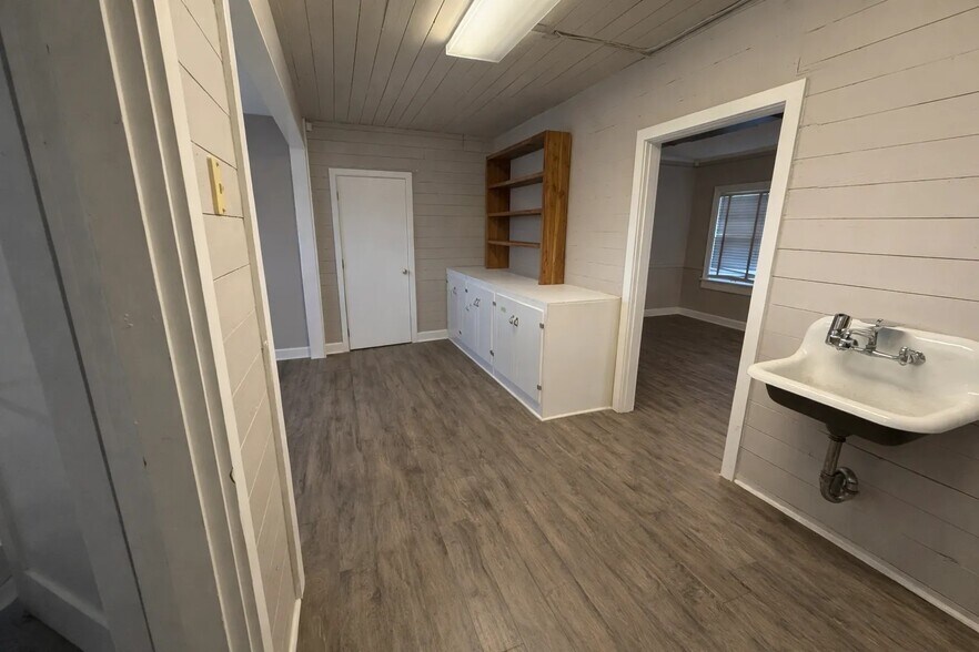 More Photos Of 373 N Cumberland St, Jackson Contractor Storage Yard For Sale