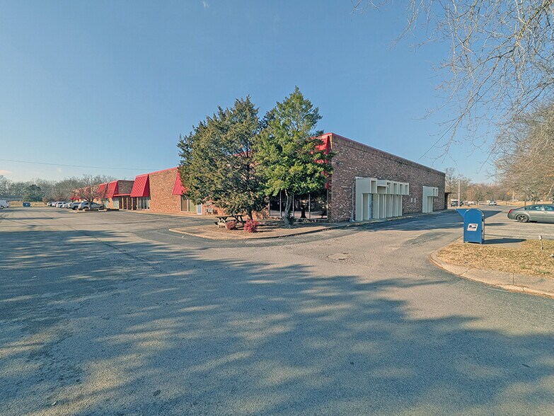 More Photos Of 2001 W Main St, Carbondale Office For Lease