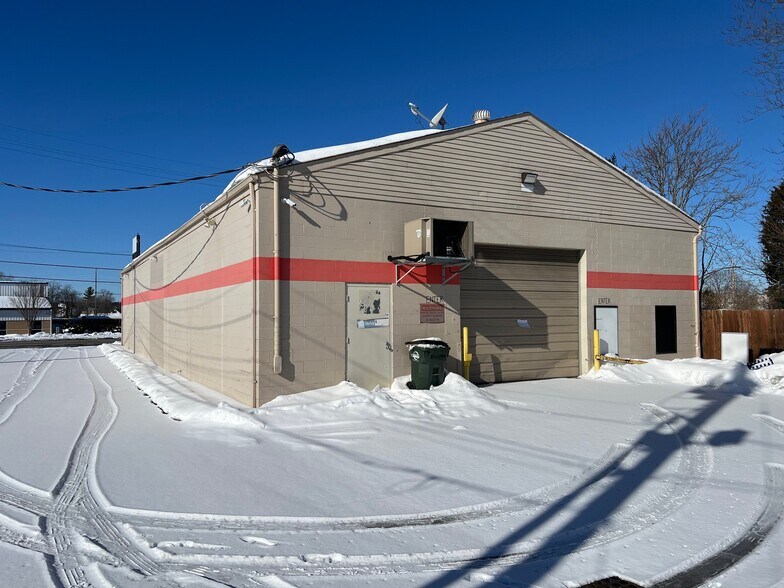 Primary Photo Of 1990 Dixie Hwy, Hamilton Flex For Sale