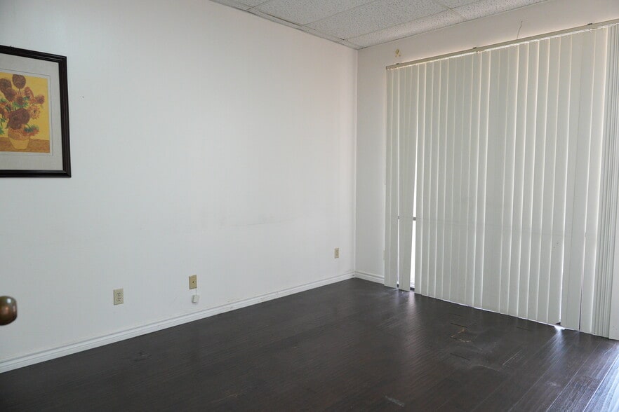 More Photos Of 501 Industrial Dr, Richardson Warehouse For Lease