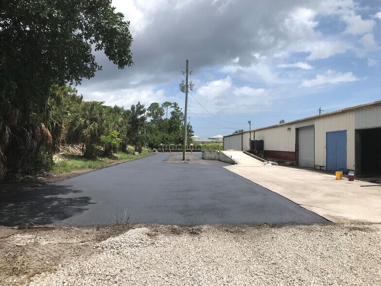 More Photos Of 10980 Enterprise Ave, Bonita Springs Warehouse For Lease