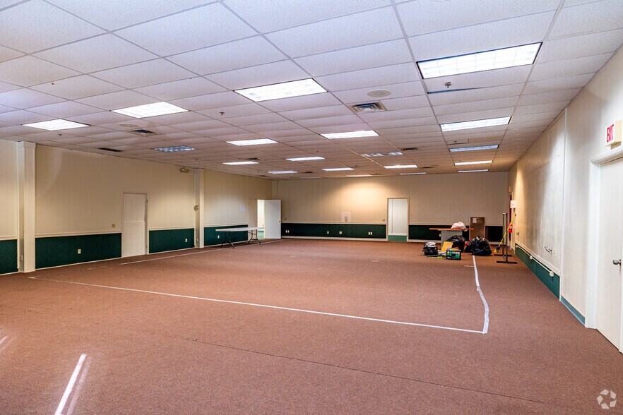 More Photos Of 951 S 13th St, Harrisburg Light Manufacturing For Sale