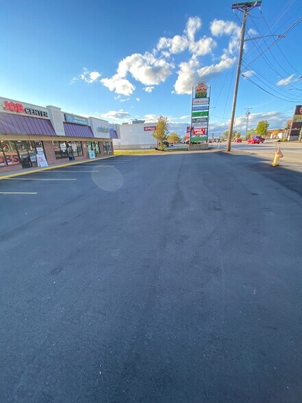 More Photos Of 297-307 S Willow St, Manchester Freestanding For Lease