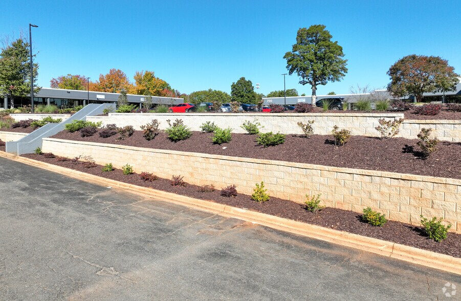 More Photos Of 7500 E Independence Blvd, Charlotte Unknown For Lease