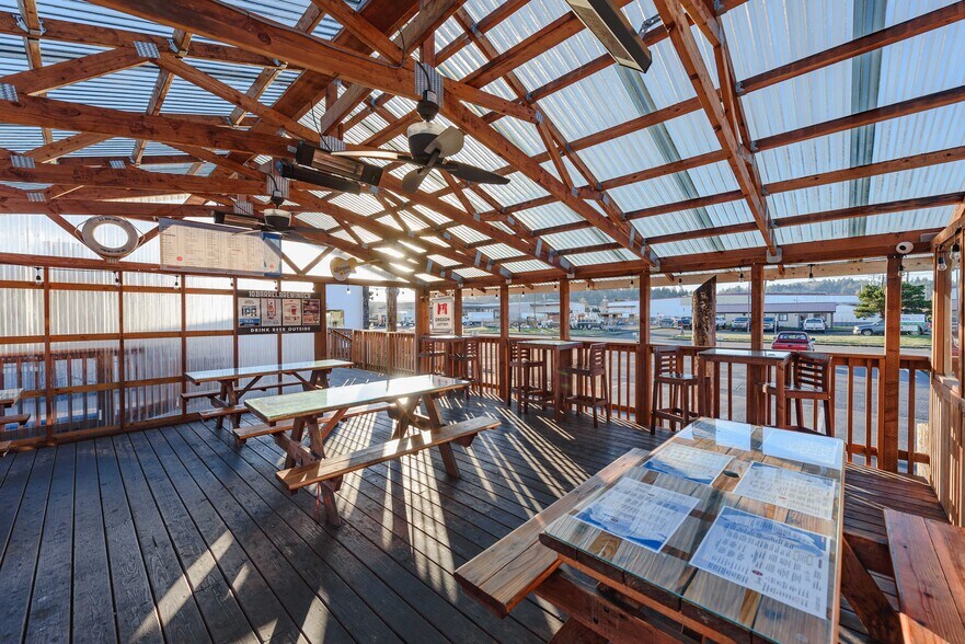 More Photos Of 102 Hall Ave, Coos Bay Restaurant For Sale