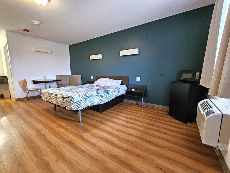 More Photos Of 1920 Bob Griffin Rd, Cameron Hotel For Sale