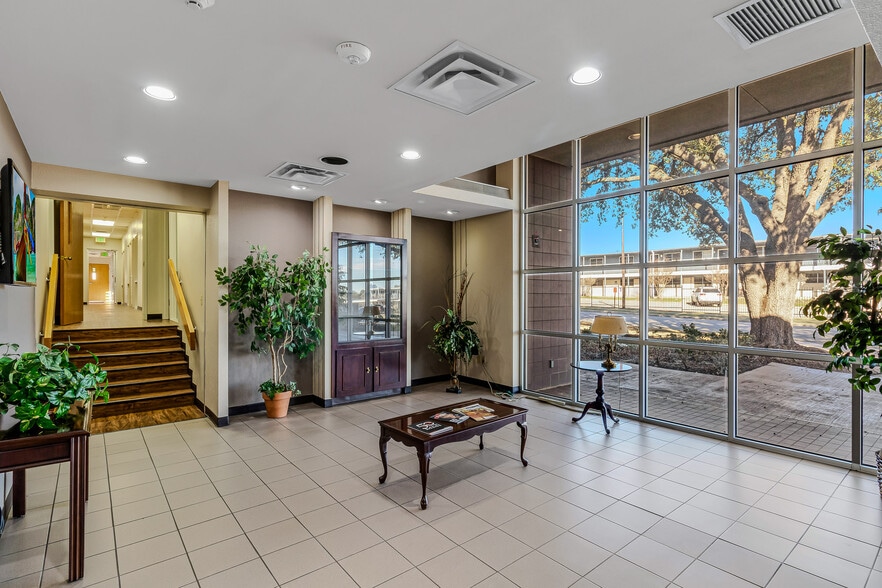 More Photos Of 4717 Fletcher Ave, Fort Worth Office For Sale