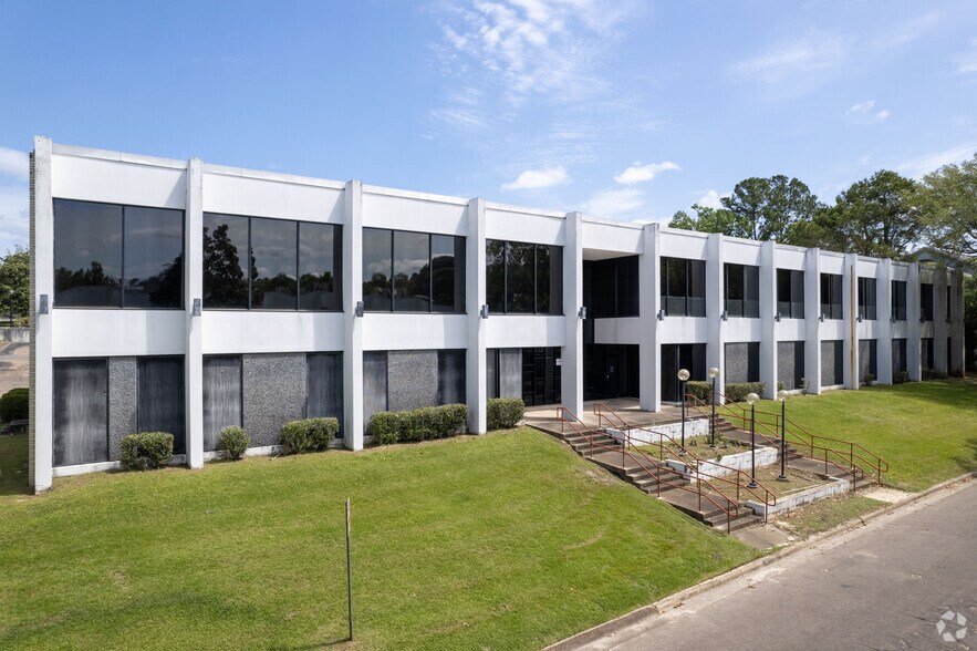More Photos Of 2551 W Executive Center Cir, Tallahassee Unknown For Lease