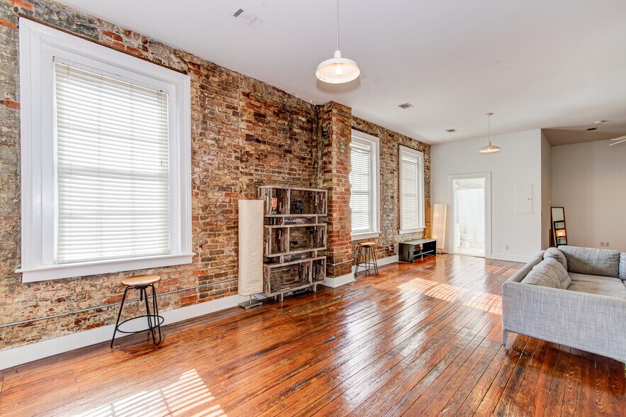 More Photos Of 215 10th St, Augusta General Retail For Sale