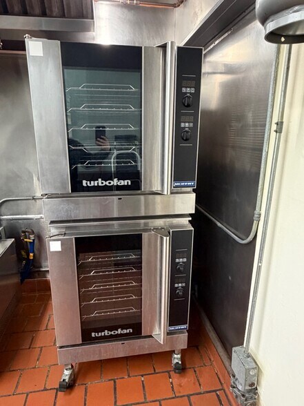 More Photos Of 4161 Beverly Blvd, Los Angeles Restaurant For Lease