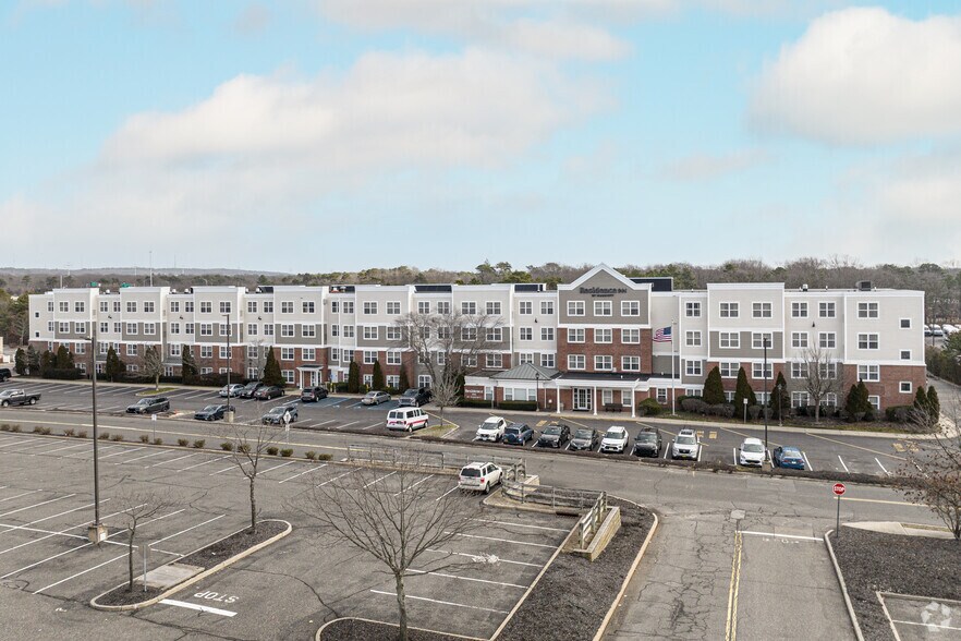 More Photos Of 175-185 Morris Ave, Holtsville Unknown For Lease