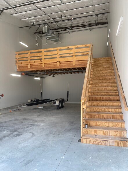 More Photos Of 1009 N Ranch 620 Rd, Lakeway Warehouse For Sale