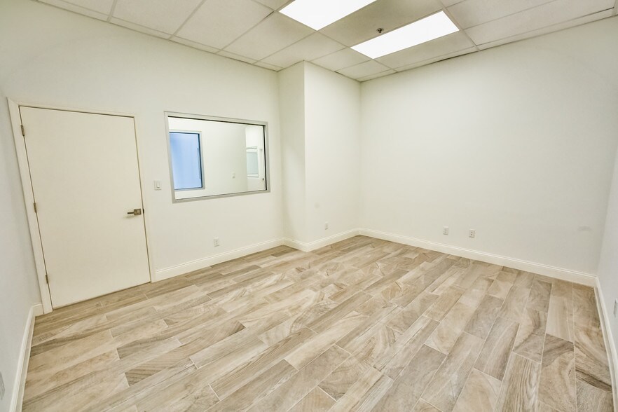 More Photos Of 213 Shaw Ave, Pasadena Industrial For Lease