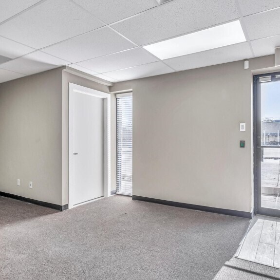 More Photos Of 4327 SW 21st St, Oklahoma City Warehouse For Lease