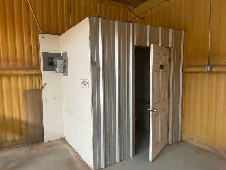 More Photos Of 32 County Road 201, Pecos Industrial For Lease