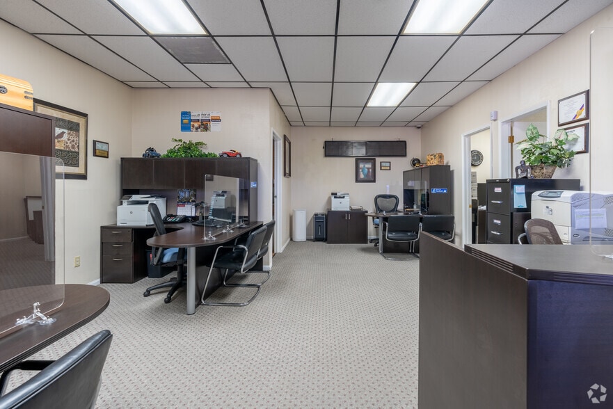 More Photos Of 18930 US Highway 18, Apple Valley Loft Creative Space For Sale