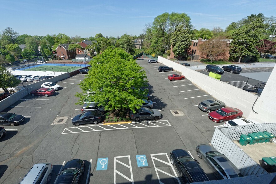 More Photos Of 5028 Wisconsin Ave NW, Washington Office For Lease