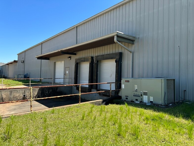 More Photos Of 135 Industrial Dr N, Madison Warehouse For Sale