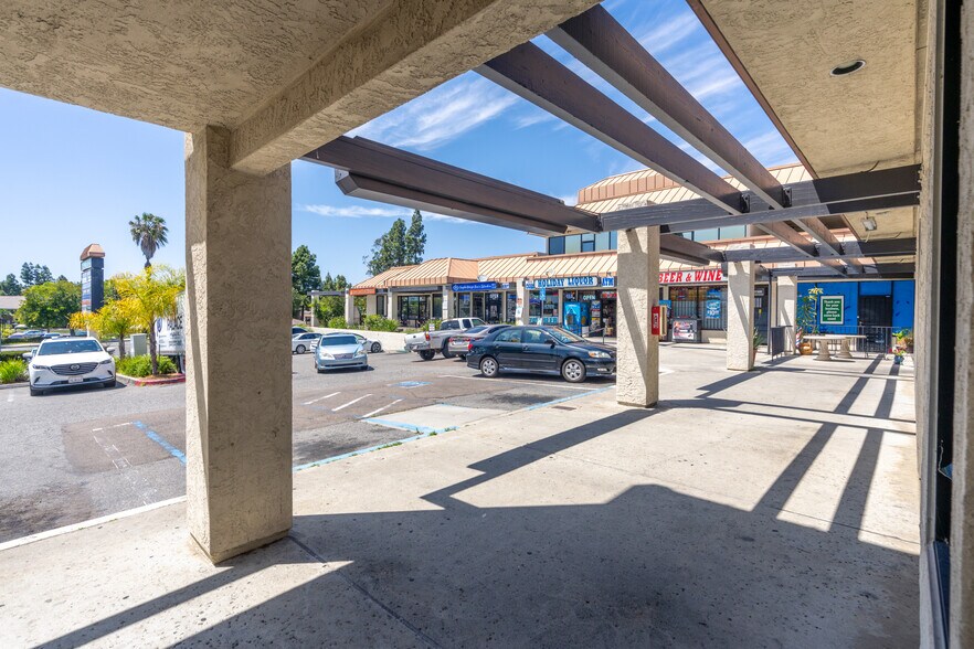 More Photos Of 1717 E Vista Way, Vista Freestanding For Sale