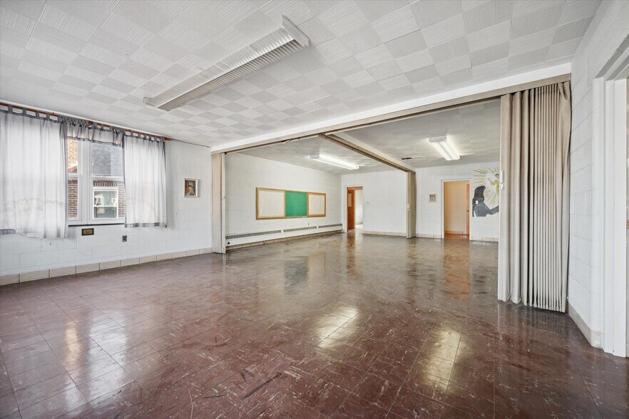 More Photos Of 725 Navarre Ave, Toledo Religious Facility For Sale