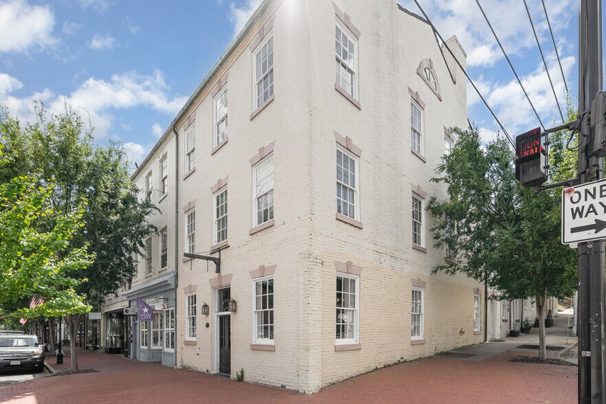 More Photos Of 826 Caroline St, Fredericksburg Storefront Retail Office For Lease
