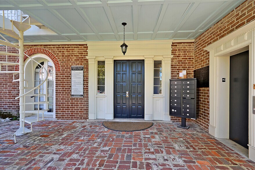 More Photos Of 635 E Bay St, Charleston Office Residential For Lease