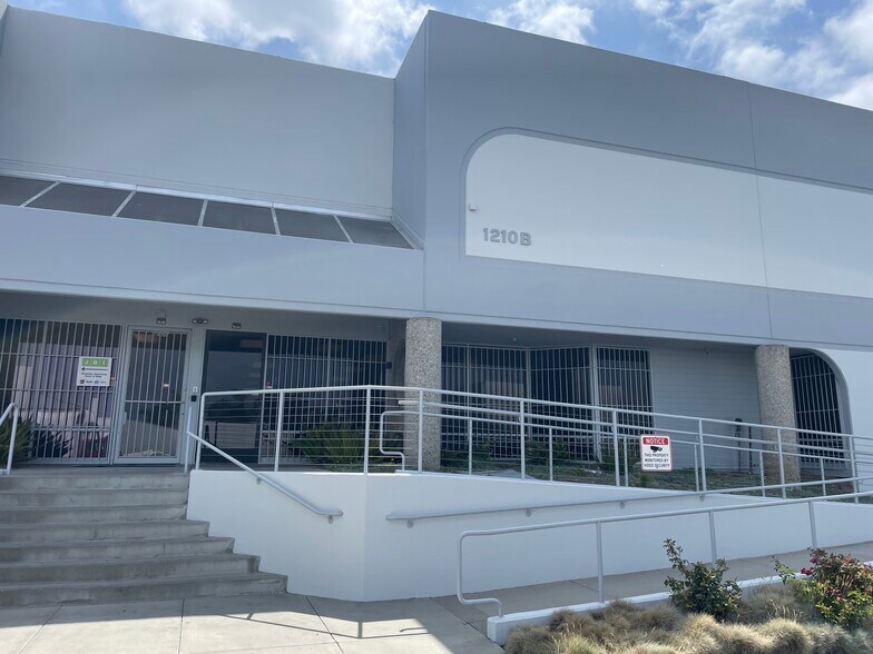 More Photos Of 1210 Kona Dr, Compton Warehouse For Lease