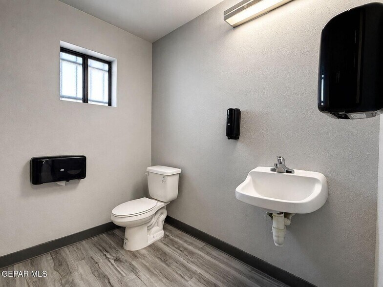 More Photos Of , Sunland Park Flex For Sale