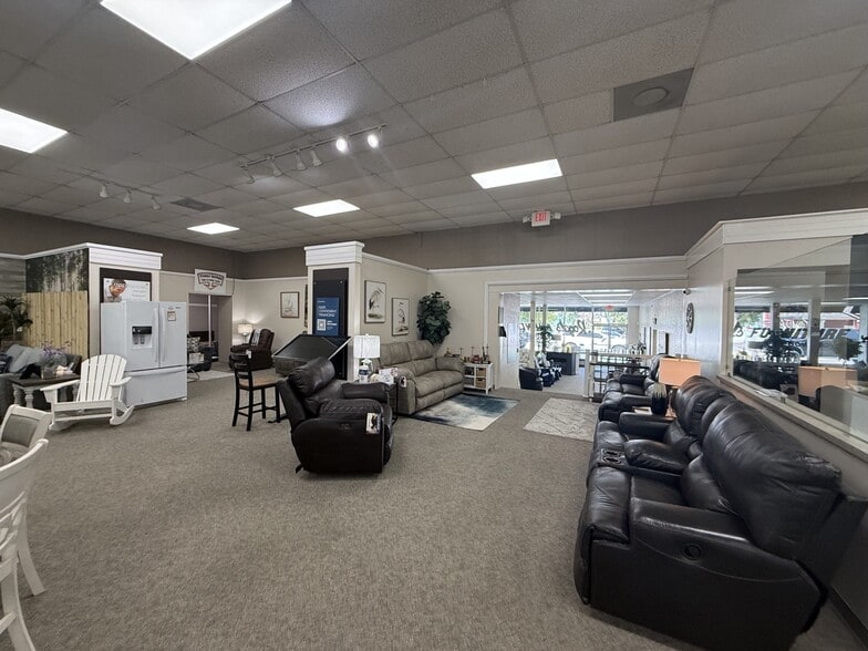 More Photos Of 21 Main St, Titusville General Retail For Sale