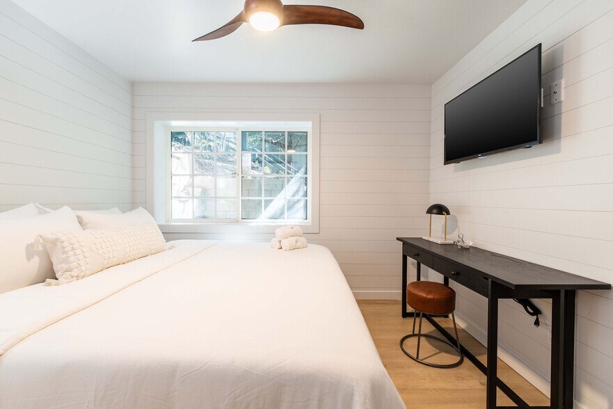 More Photos Of 306 Loch Leven Rd, Lake Arrowhead Hotel For Sale