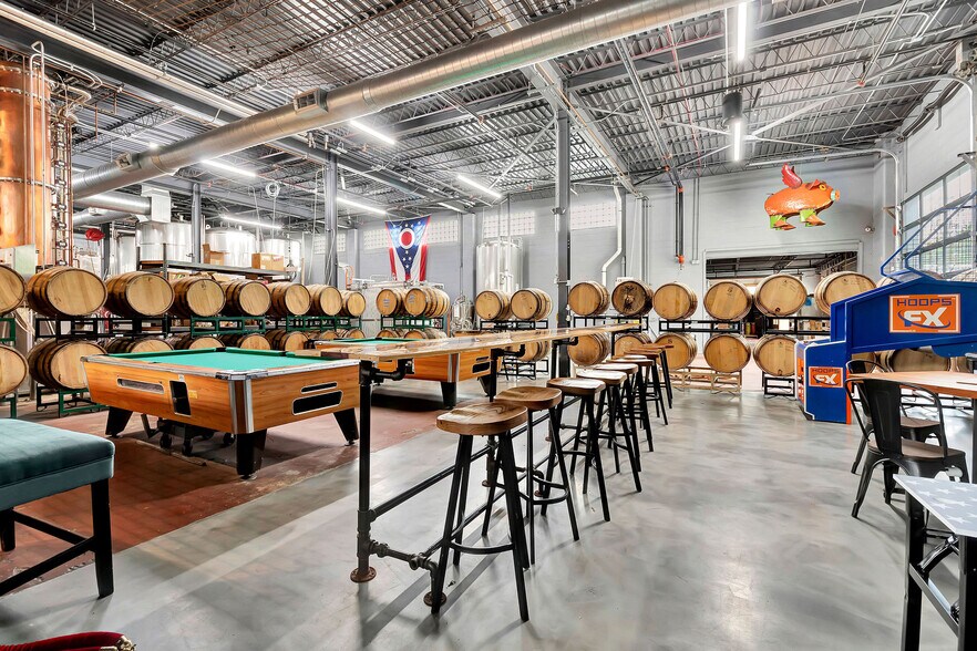 More Photos Of 3717 Jonlen Dr, Fairfax Flex For Lease