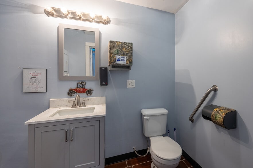 More Photos Of 6735 Wassom Memorial Hwy, Grandview General Retail For Sale