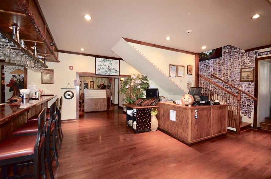 More Photos Of 1495 Farmington Ave, Pottstown General Retail For Sale
