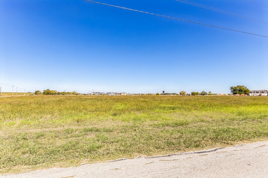 More Photos Of 2100 San Antonio Street, Lockhart Land For Sale