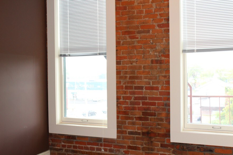 More Photos Of 807-813 N Salina St, Syracuse Storefront Retail Residential For Lease