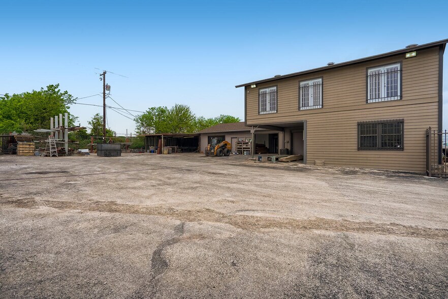 More Photos Of 11204 Bluff Bend Dr, Austin Light Manufacturing For Sale