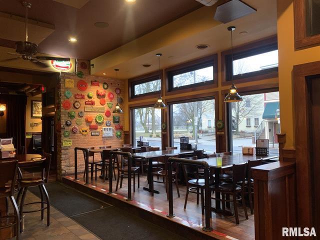 More Photos Of 2108 E 11th St, Davenport Restaurant For Sale