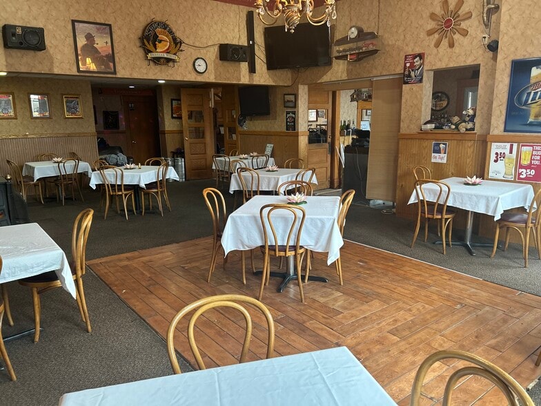 More Photos Of 102 Elkader St, Strawberry Point Hotel For Sale