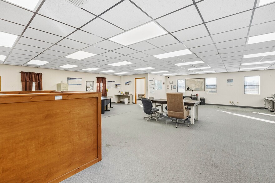 More Photos Of 604 Industrial Park Dr, Eldon Office For Sale