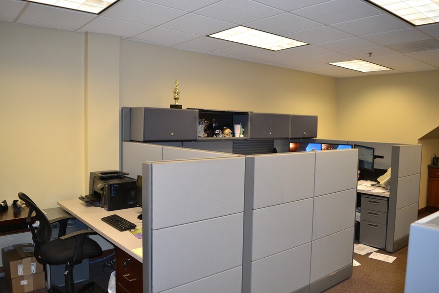 More Photos Of 792-806 W Bartlett Rd, Bartlett Loft Creative Space For Sale