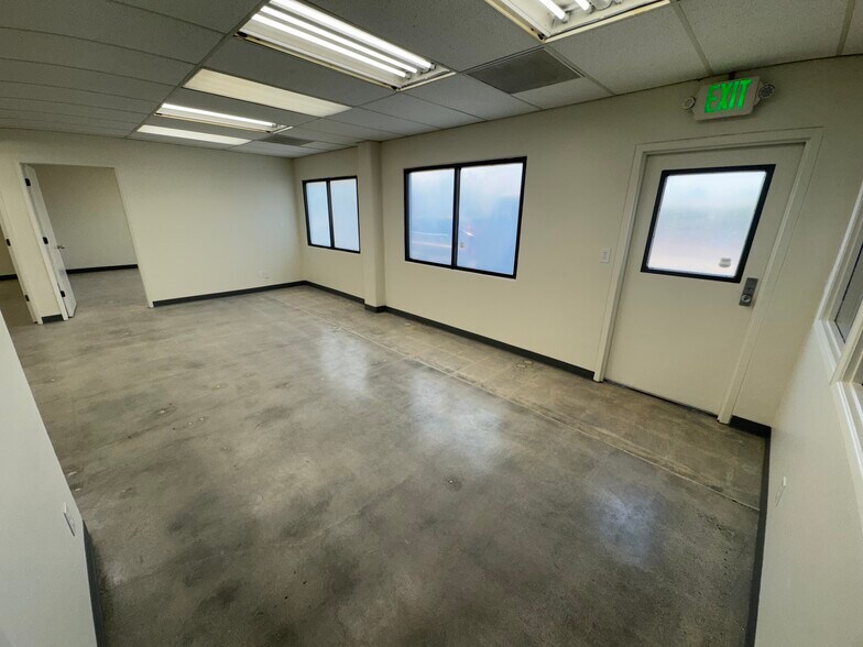 More Photos Of 440 E Walnut Ave, Fullerton Warehouse For Lease