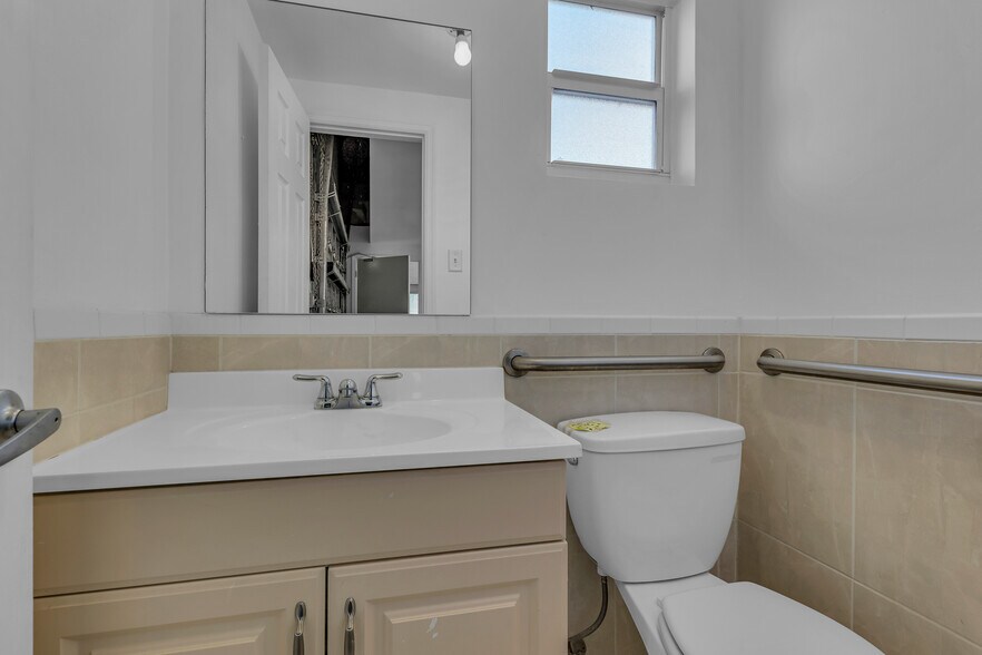 More Photos Of 1130 N Flagler Dr, Fort Lauderdale Warehouse For Lease