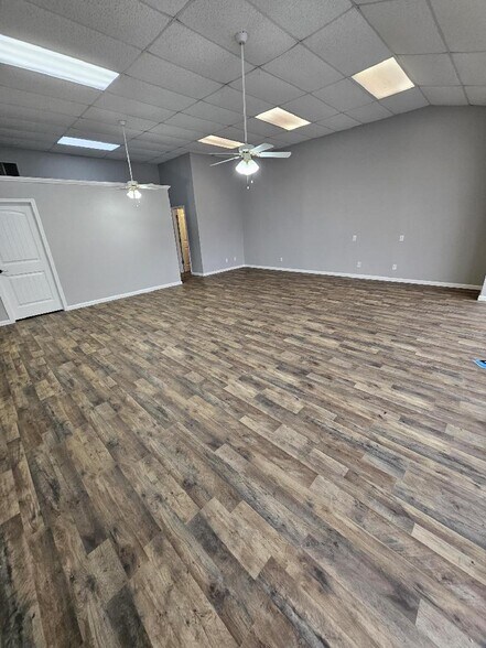 More Photos Of 959 N 3rd St, Langley Storefront For Sale