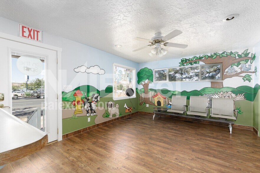 More Photos Of 1545 W State St, Hurricane Veterinarian Kennel For Sale