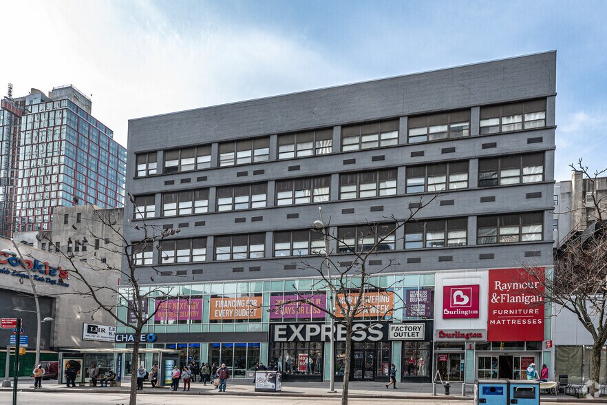 More Photos Of 490 Fulton St, Brooklyn Apartments For Lease